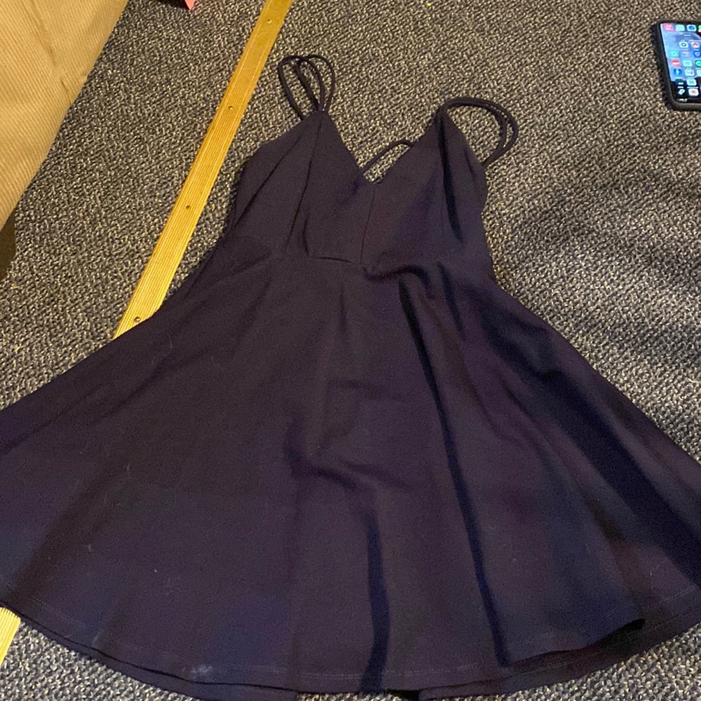 short navy blue flowy dress with open laced back #dress #navyblue